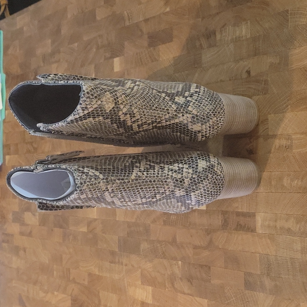 Boot - Picture 4 of 4